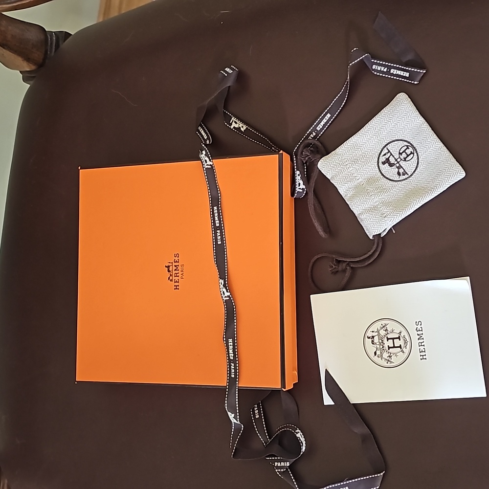 Lot of Hermes shopping bags, box and small duster bag. - Picture 7 of 10